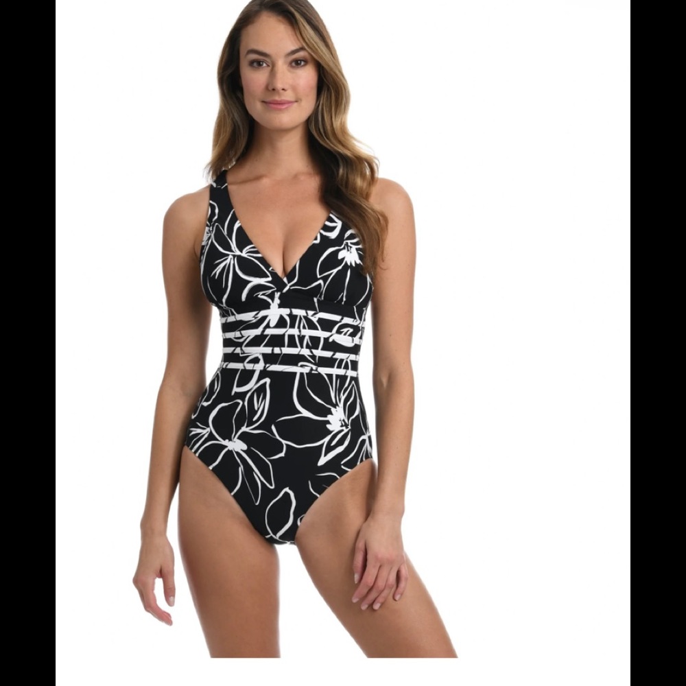 La Blanca tummy control swimsuit one piece size 6
